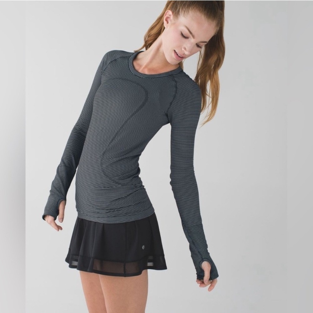 Lululemon Swiftly‎ Tech Long Sleeve Shirt Stripe Black/White Thumbholes Sz 6